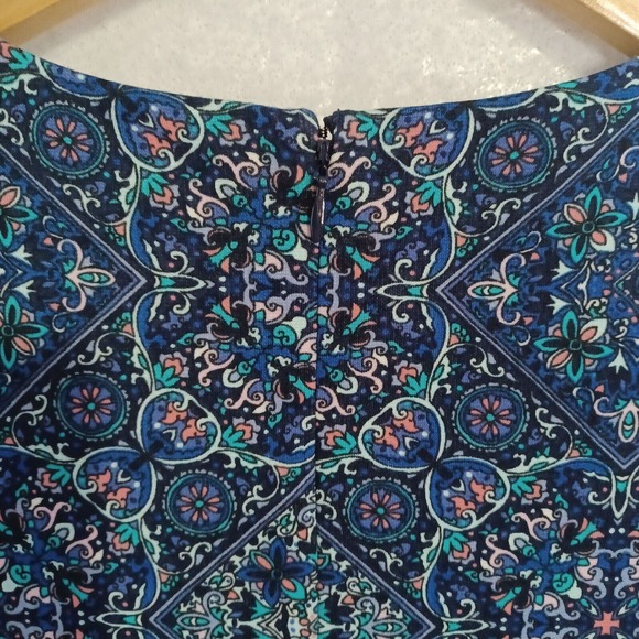Talbots Petites Size Small Knit Sheath Dress Tile Print Sleeveless Zip Back - Picture 4 of 7